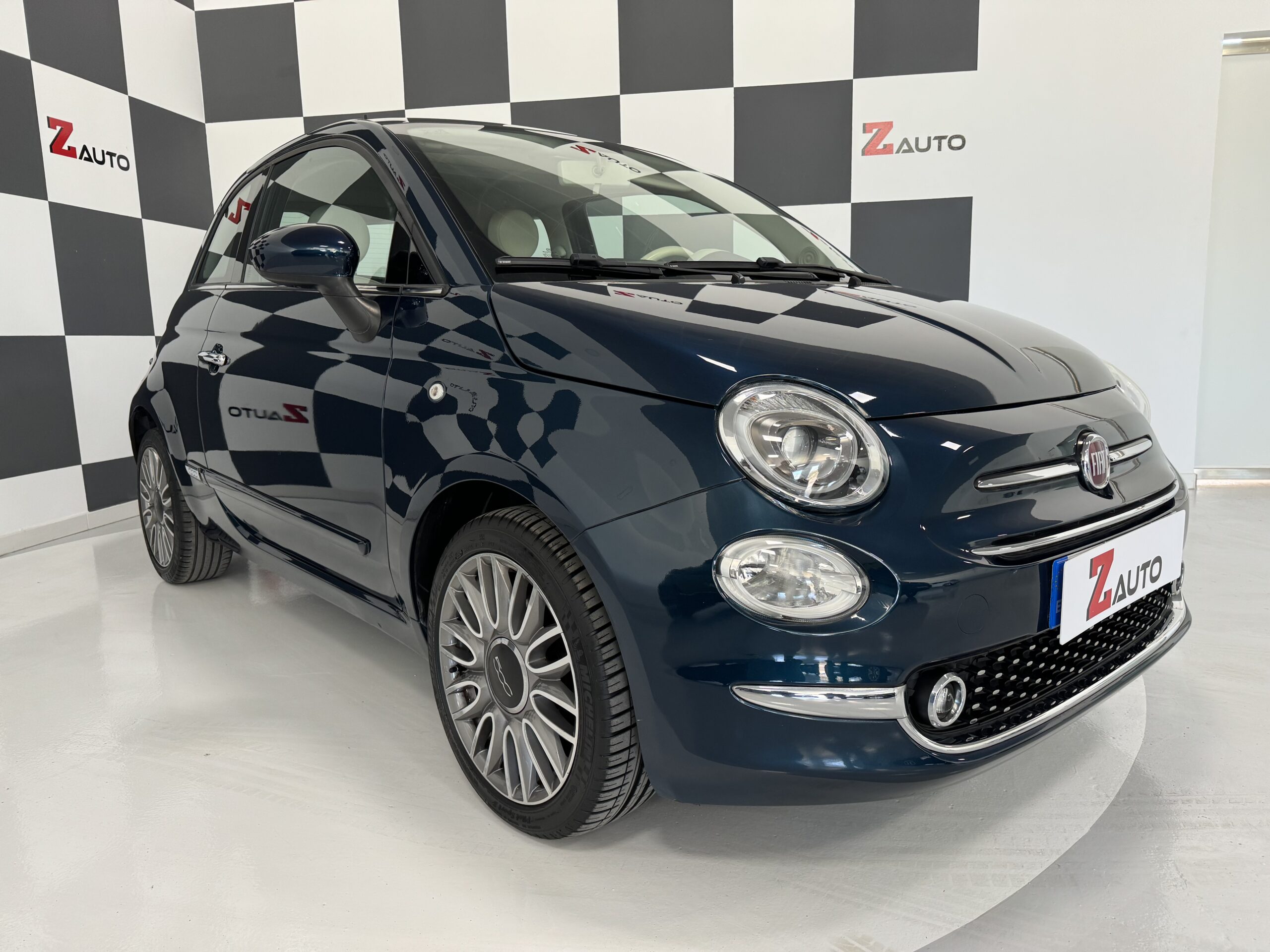 FIAT azul, berlina compacta de segunda mano, perfecta combinación de estilo y confor